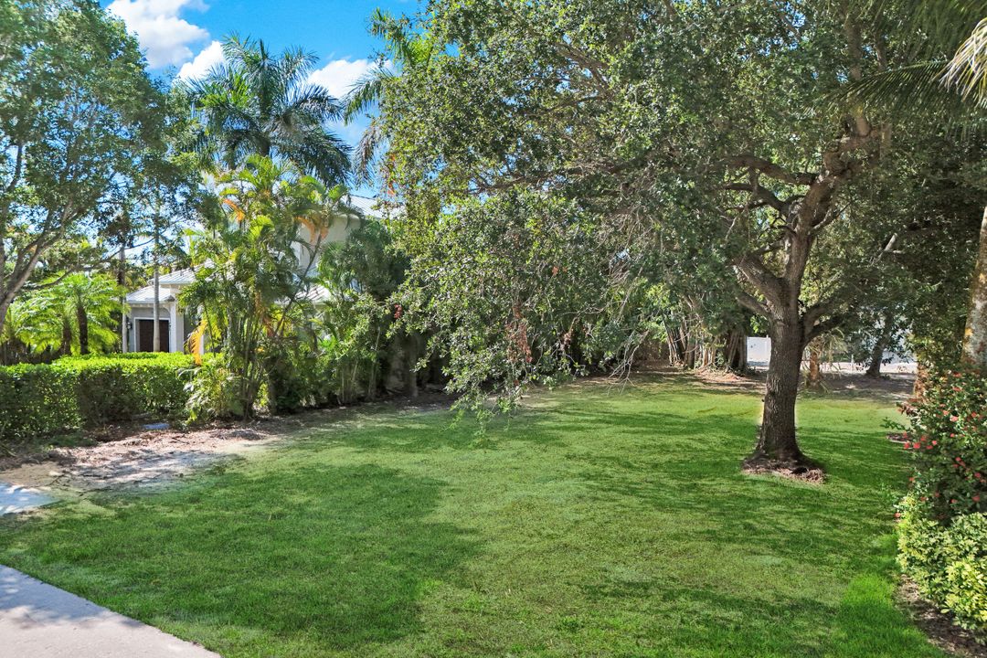 760 1st Ave N, Naples, FL 34102