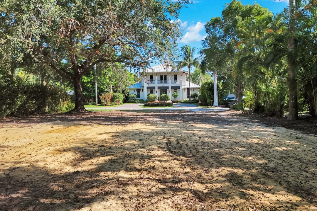 760 1st Ave N, Naples, FL 34102