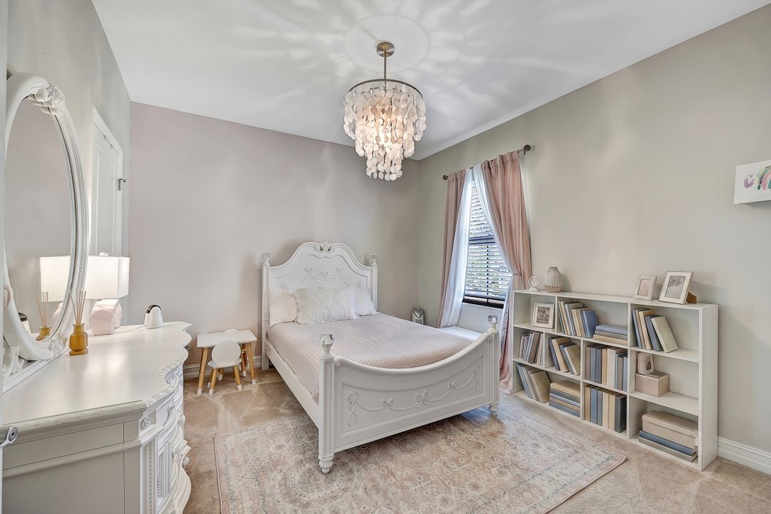 7348 Rockefeller Dr, Naples, FL 34119