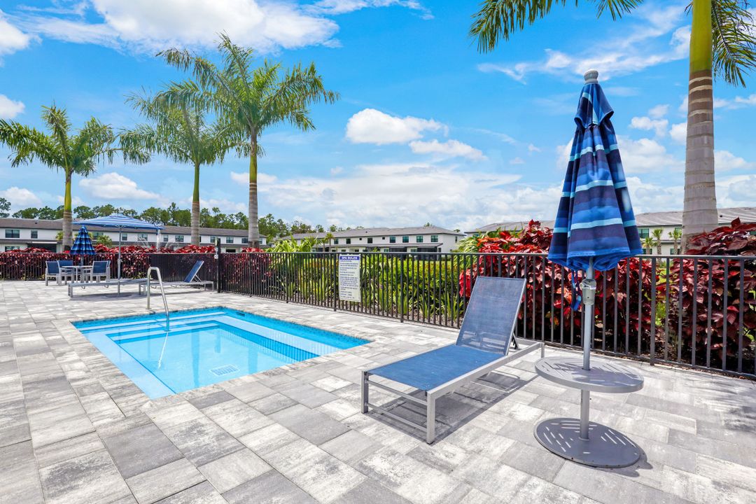 7348 Rockefeller Dr, Naples, FL 34119