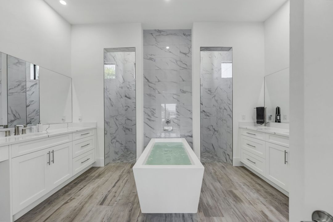 970 Goldenrod Ave, Marco Island, FL 34145