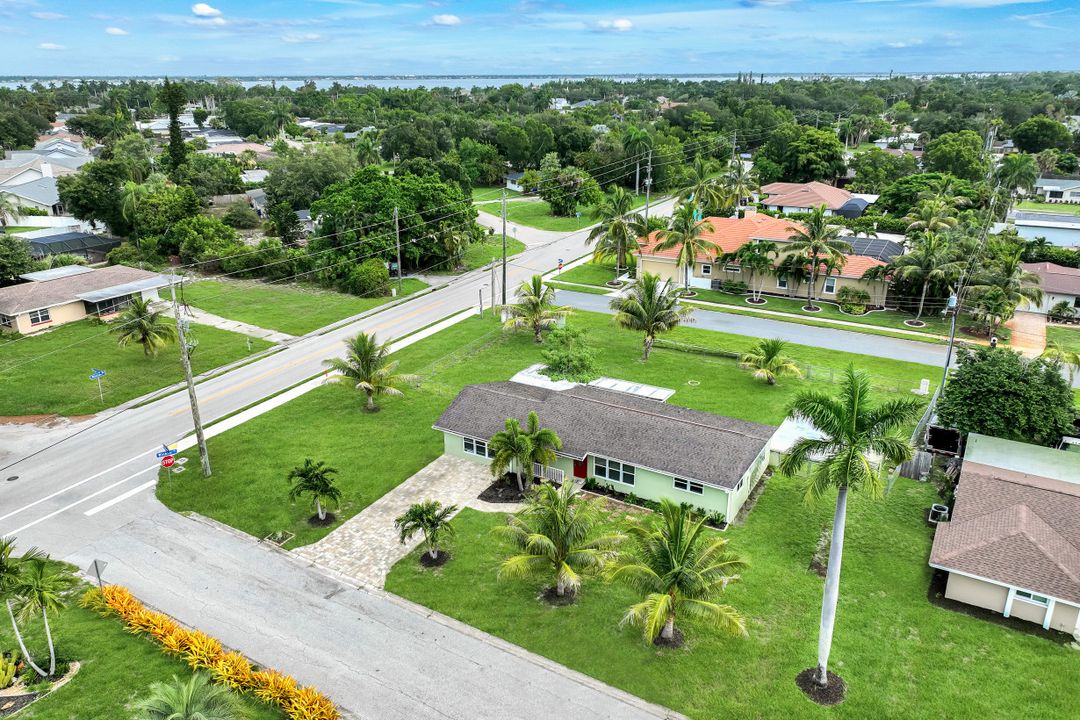1007 Wilshire Dr, Fort Myers, FL 33919