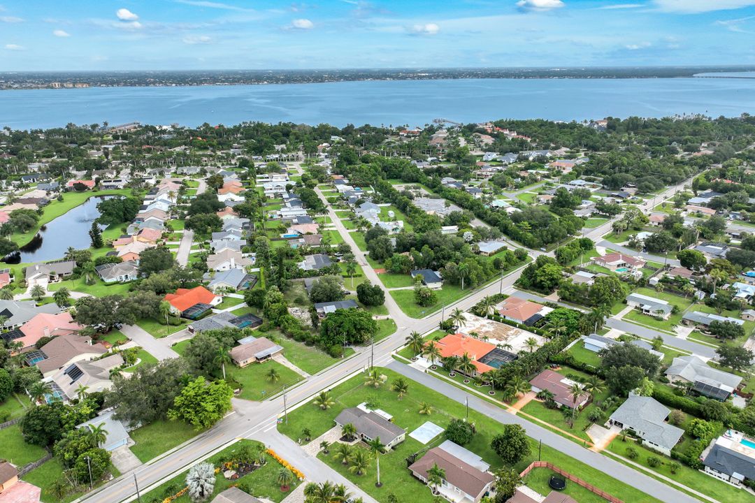 1007 Wilshire Dr, Fort Myers, FL 33919