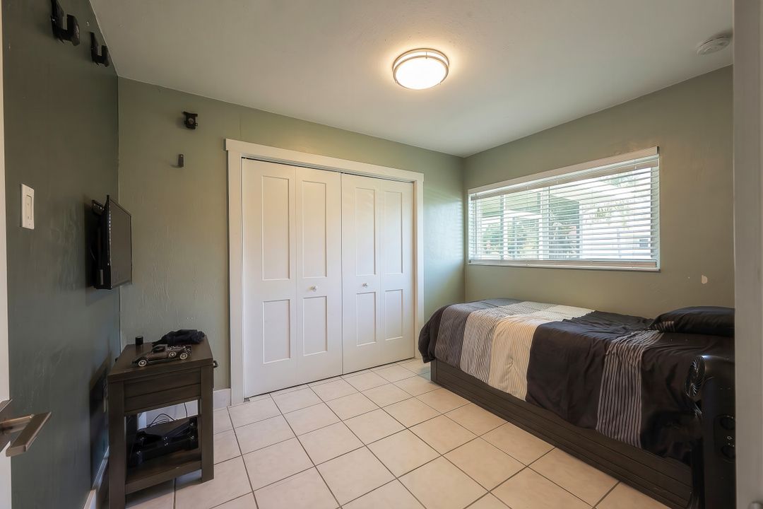 1007 Wilshire Dr, Fort Myers, FL 33919