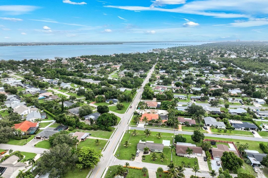 1007 Wilshire Dr, Fort Myers, FL 33919