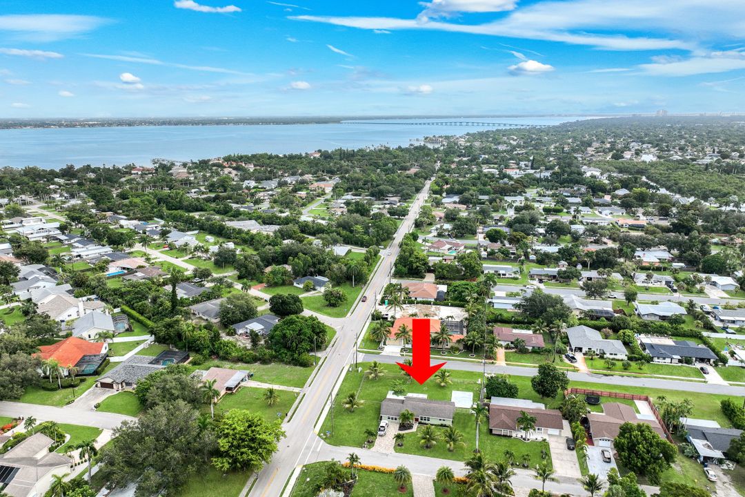 1007 Wilshire Dr, Fort Myers, FL 33919