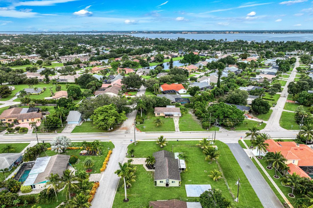 1007 Wilshire Dr, Fort Myers, FL 33919