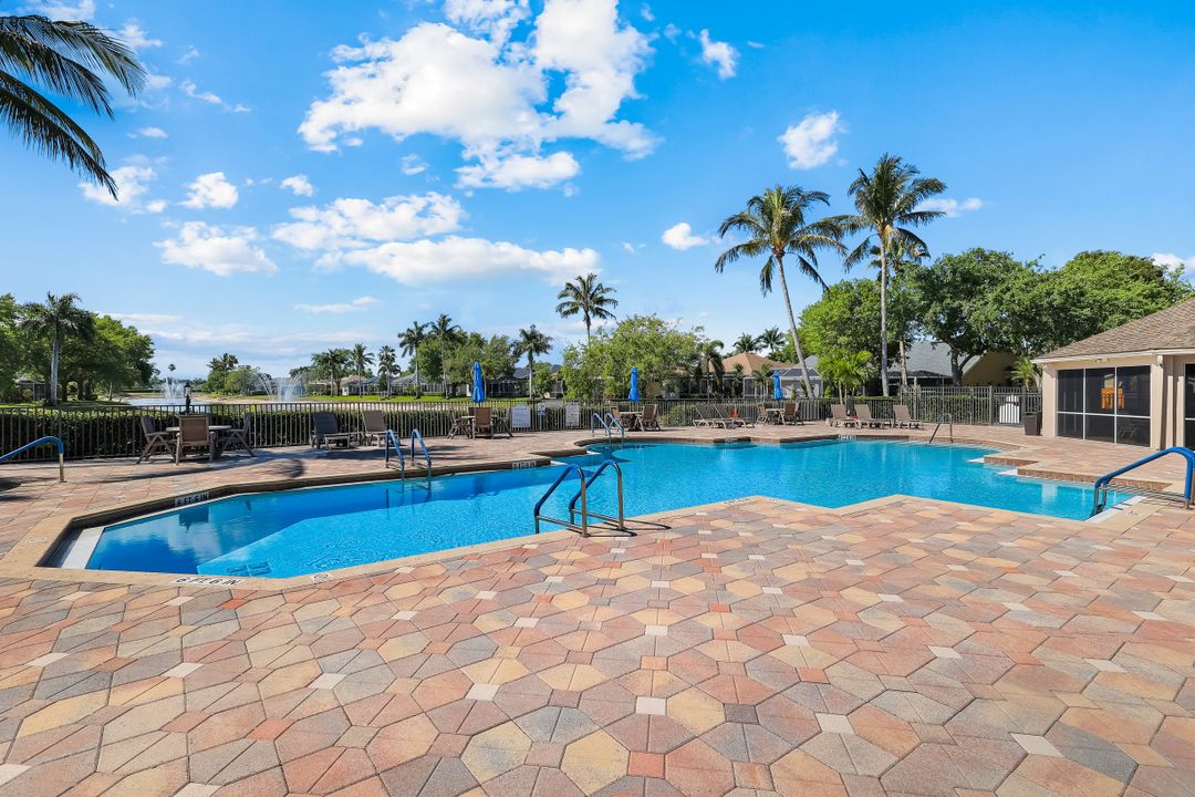8683 Ibis Cove Cir, Naples, FL 34119