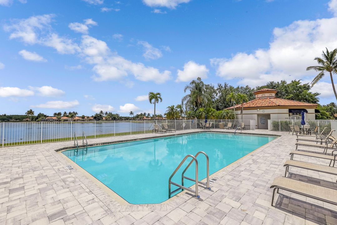 3232 Benicia Ct, Naples, FL 34109