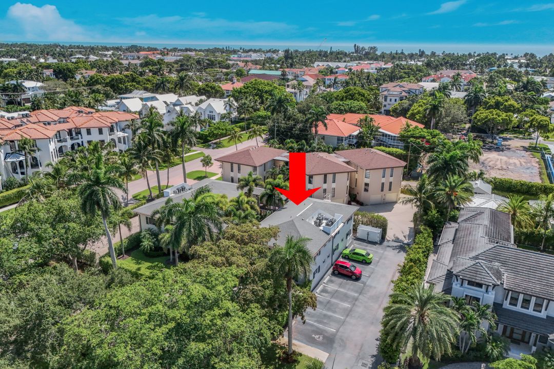 960 7th St S #105, Naples, FL 34102