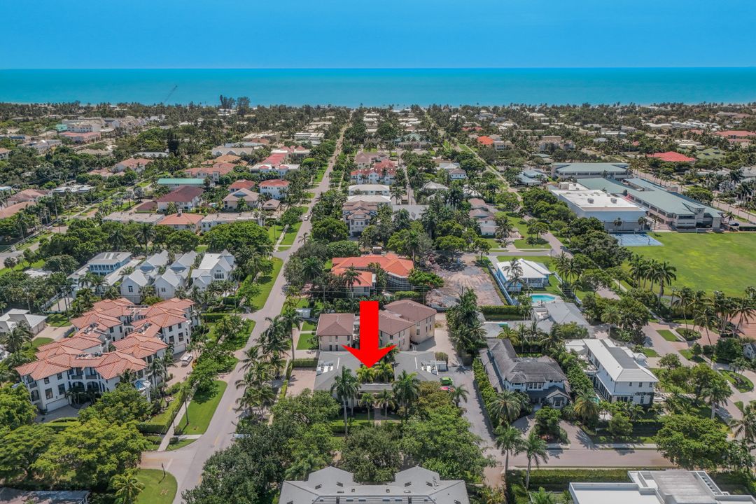 960 7th St S #105, Naples, FL 34102
