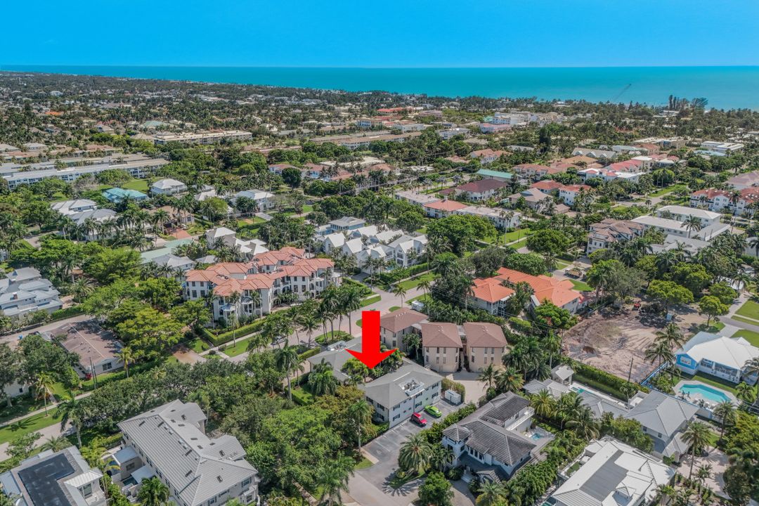 960 7th St S #105, Naples, FL 34102
