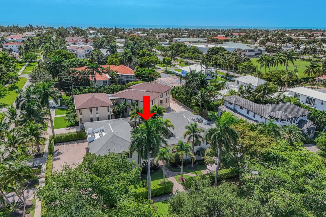 960 7th St S #105, Naples, FL 34102