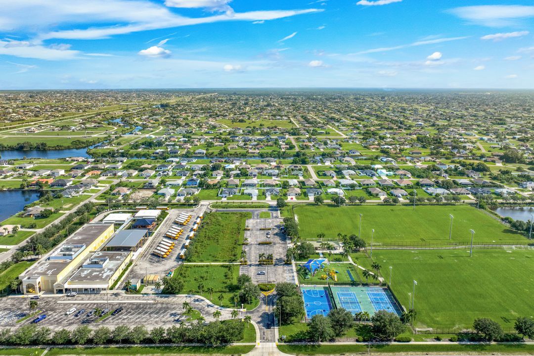 2627 SW 4th Terrace, Cape Coral, FL 33991