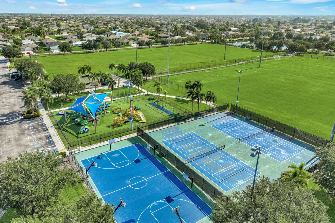 2627 SW 4th Terrace, Cape Coral, FL 33991