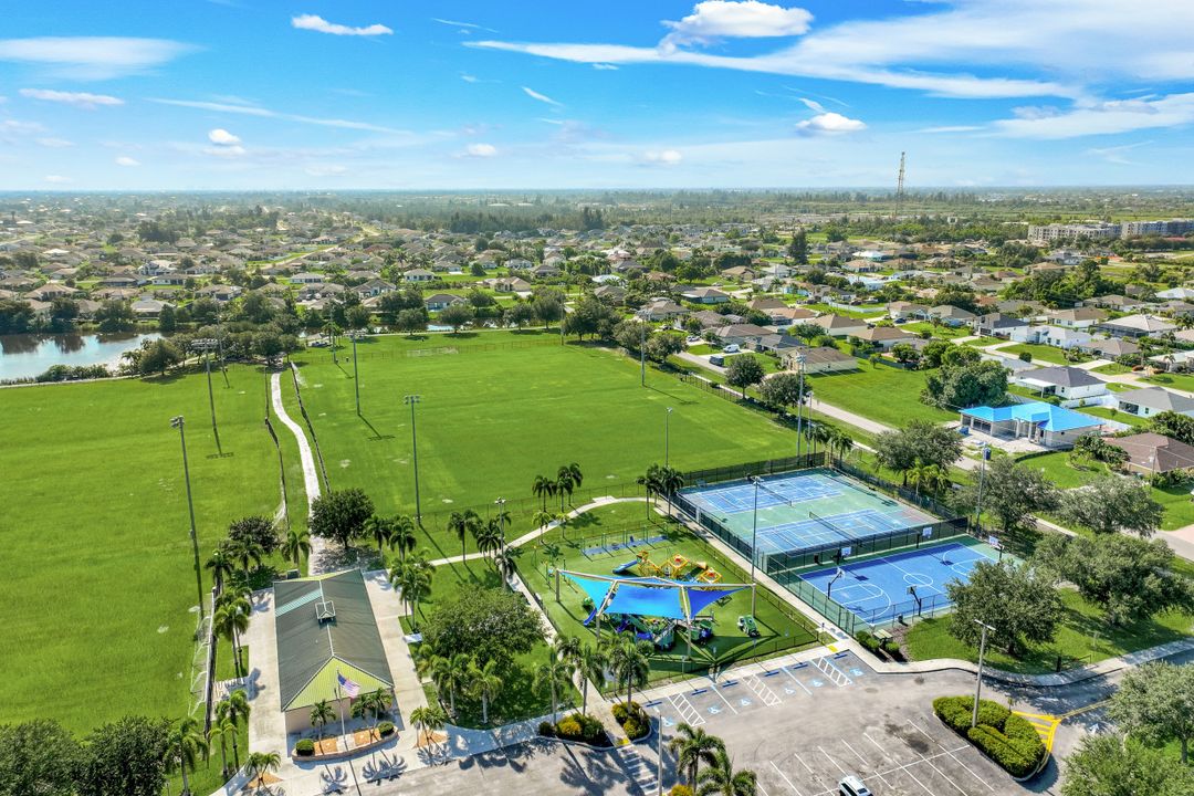 2627 SW 4th Terrace, Cape Coral, FL 33991