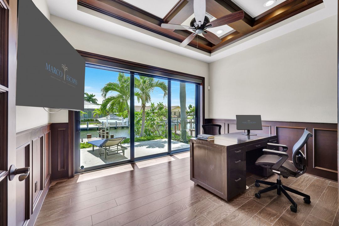 172 Hollyhock Ct, Marco Island, FL 34145