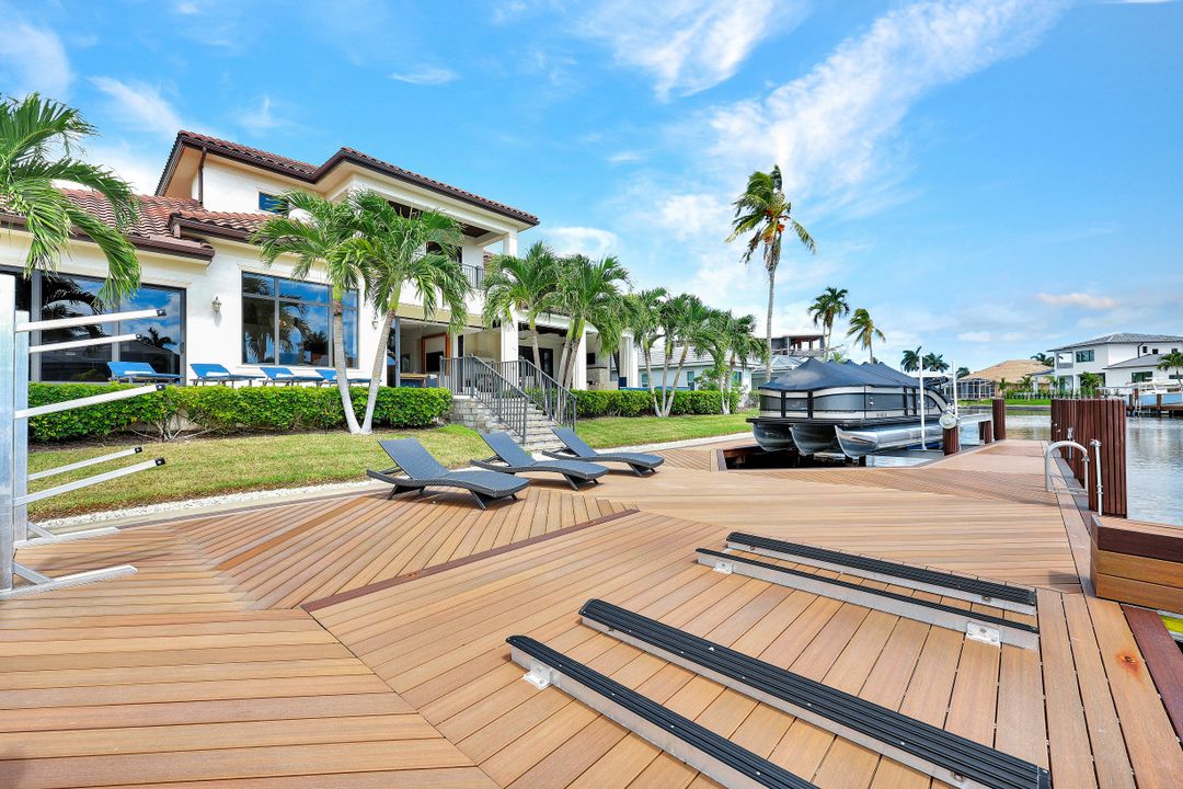 172 Hollyhock Ct, Marco Island, FL 34145