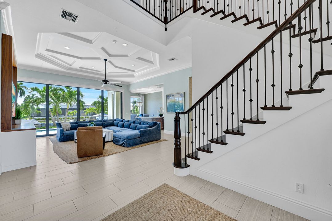 172 Hollyhock Ct, Marco Island, FL 34145