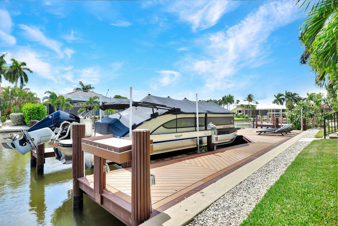 172 Hollyhock Ct, Marco Island, FL 34145