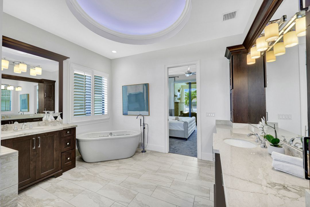 172 Hollyhock Ct, Marco Island, FL 34145