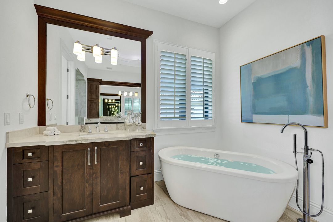 172 Hollyhock Ct, Marco Island, FL 34145