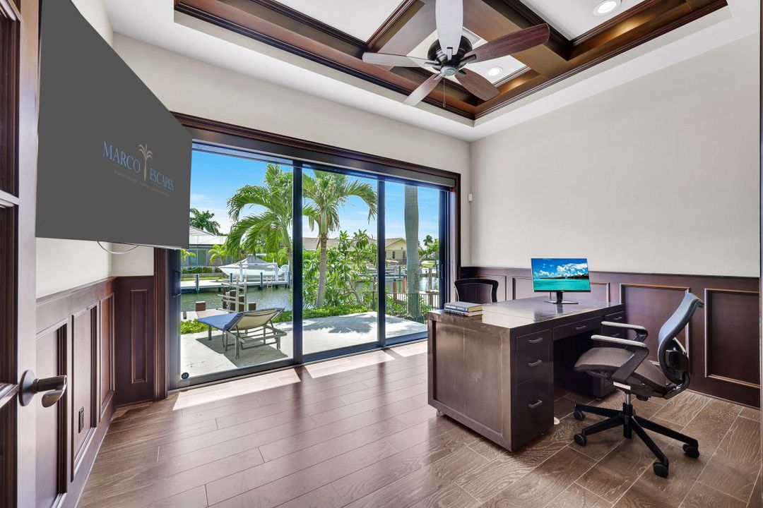 172 Hollyhock Ct, Marco Island, FL 34145