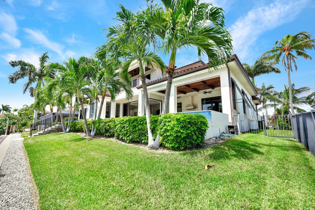 172 Hollyhock Ct, Marco Island, FL 34145