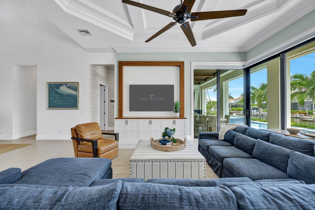 172 Hollyhock Ct, Marco Island, FL 34145