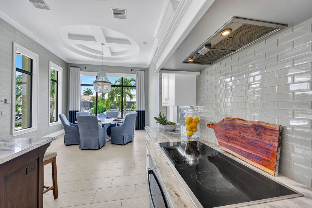 172 Hollyhock Ct, Marco Island, FL 34145