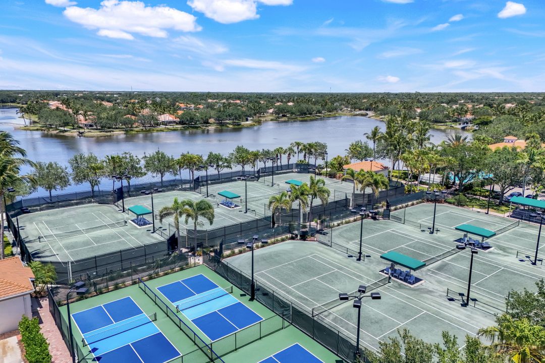 4922 Kingston Way, Naples, FL 34119