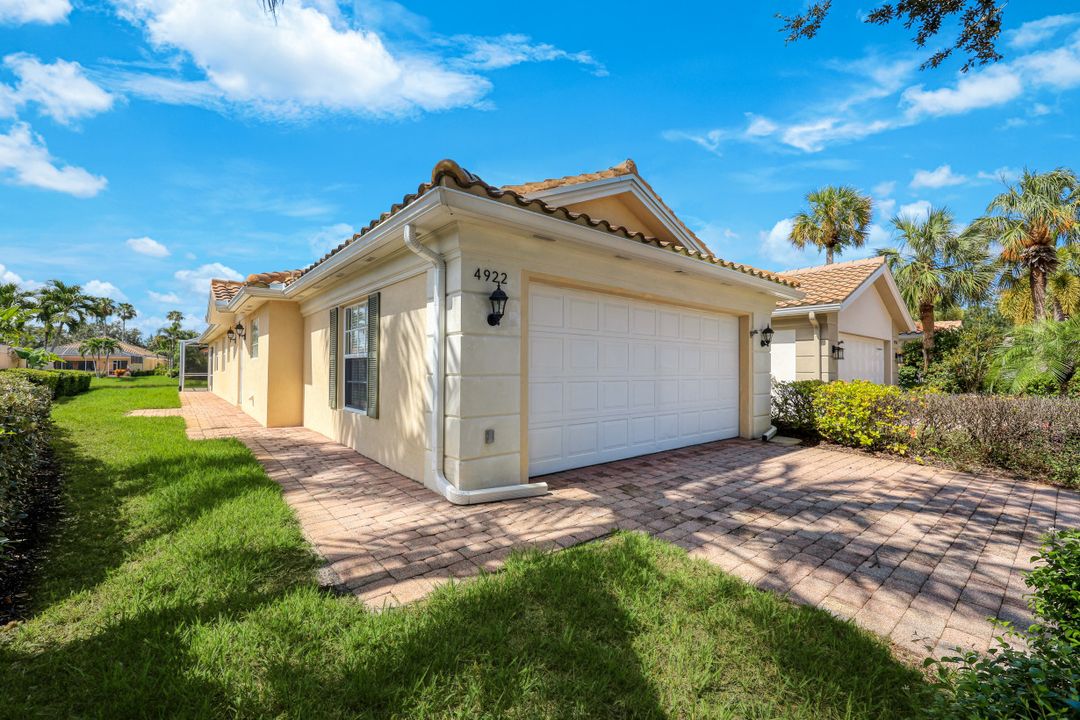 4922 Kingston Way, Naples, FL 34119