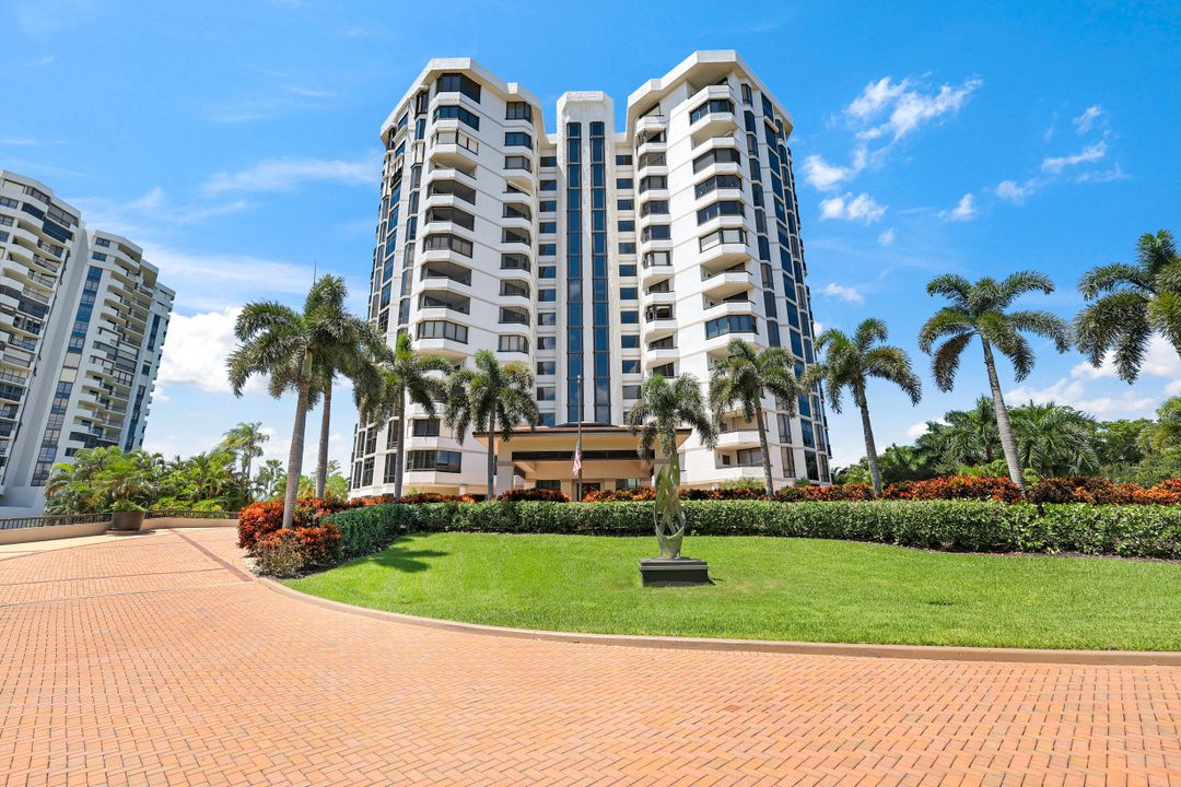 6075 Pelican Bay Blvd #1101, Naples, FL 34108