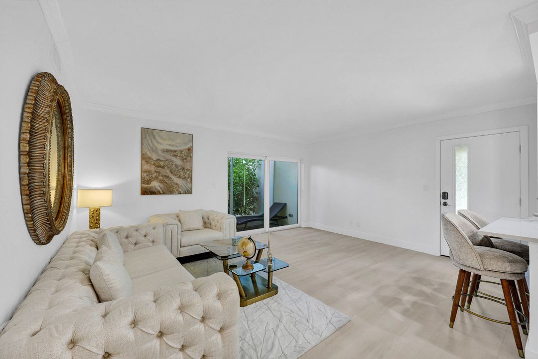 1100 Gulf Shore Blvd N #108, Naples, FL 34102