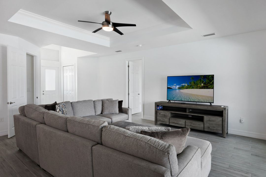 1613 NW 42nd Pl, Cape Coral, FL 33993