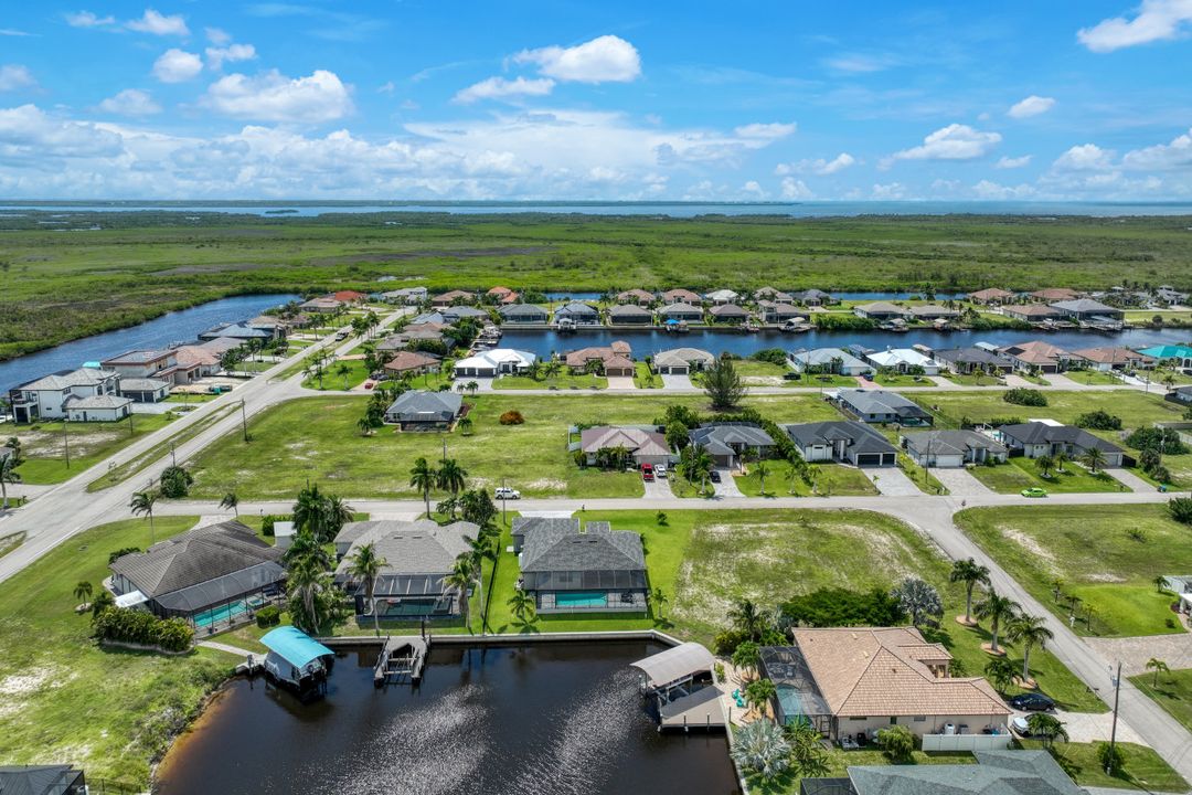1613 NW 42nd Pl, Cape Coral, FL 33993