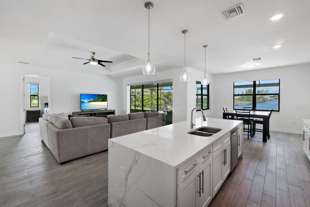 1613 NW 42nd Pl, Cape Coral, FL 33993