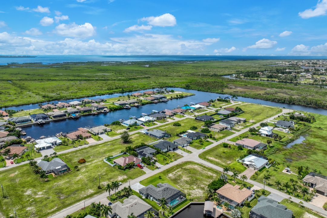 1613 NW 42nd Pl, Cape Coral, FL 33993