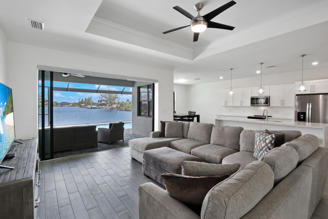 1613 NW 42nd Pl, Cape Coral, FL 33993