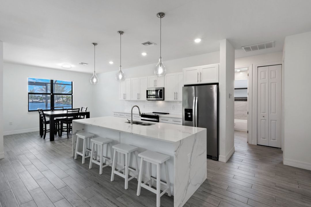 1613 NW 42nd Pl, Cape Coral, FL 33993