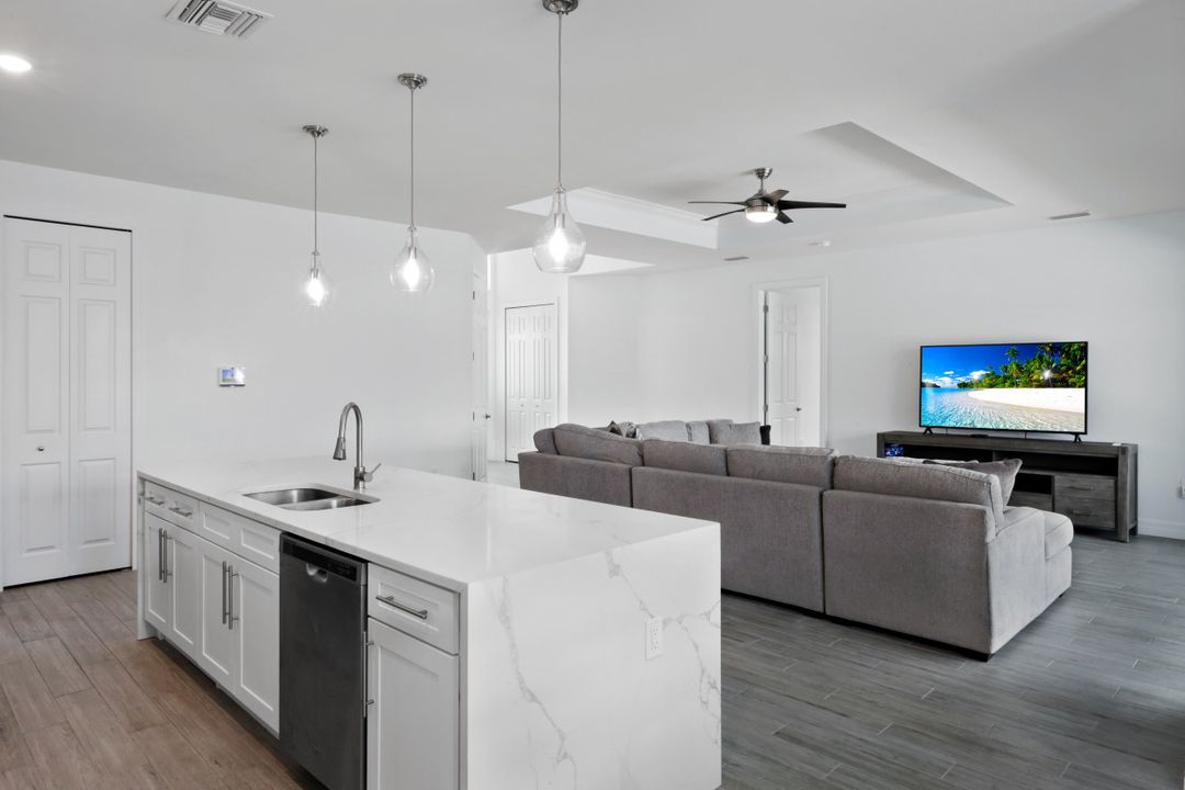1613 NW 42nd Pl, Cape Coral, FL 33993
