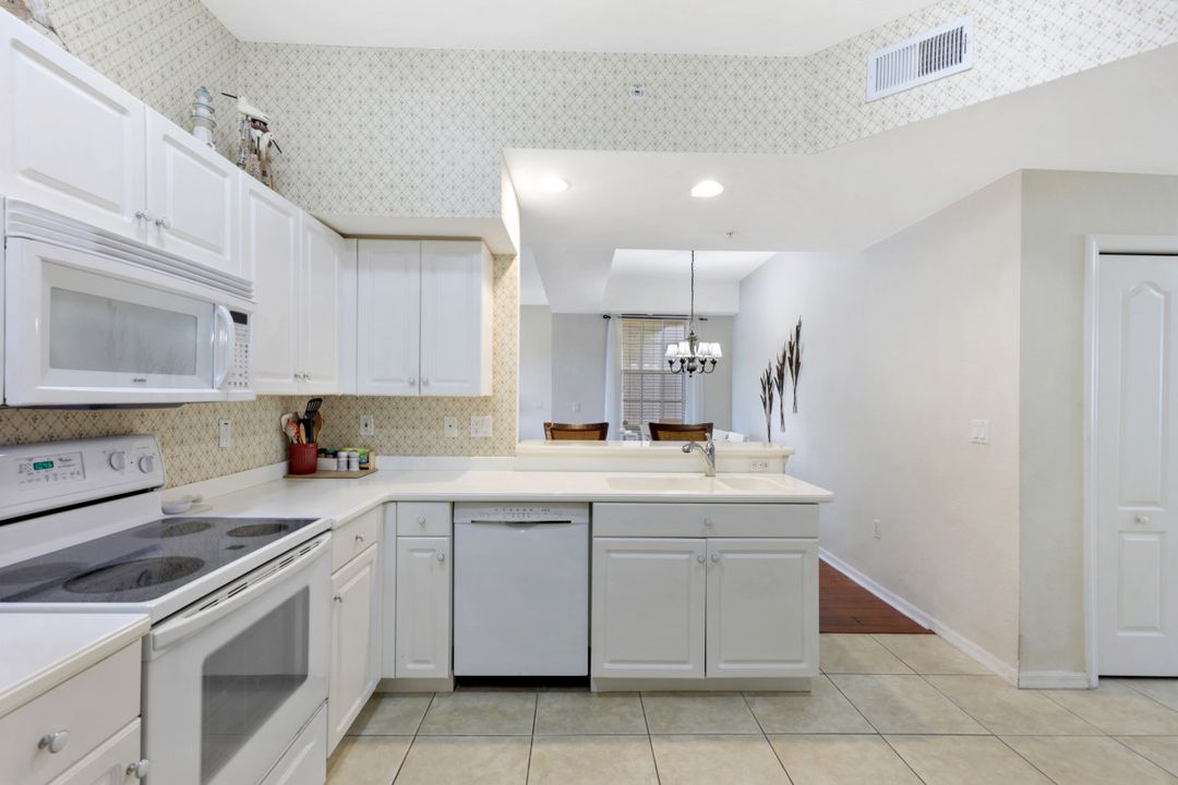 325 Dover Pl #103, Naples, FL 34104