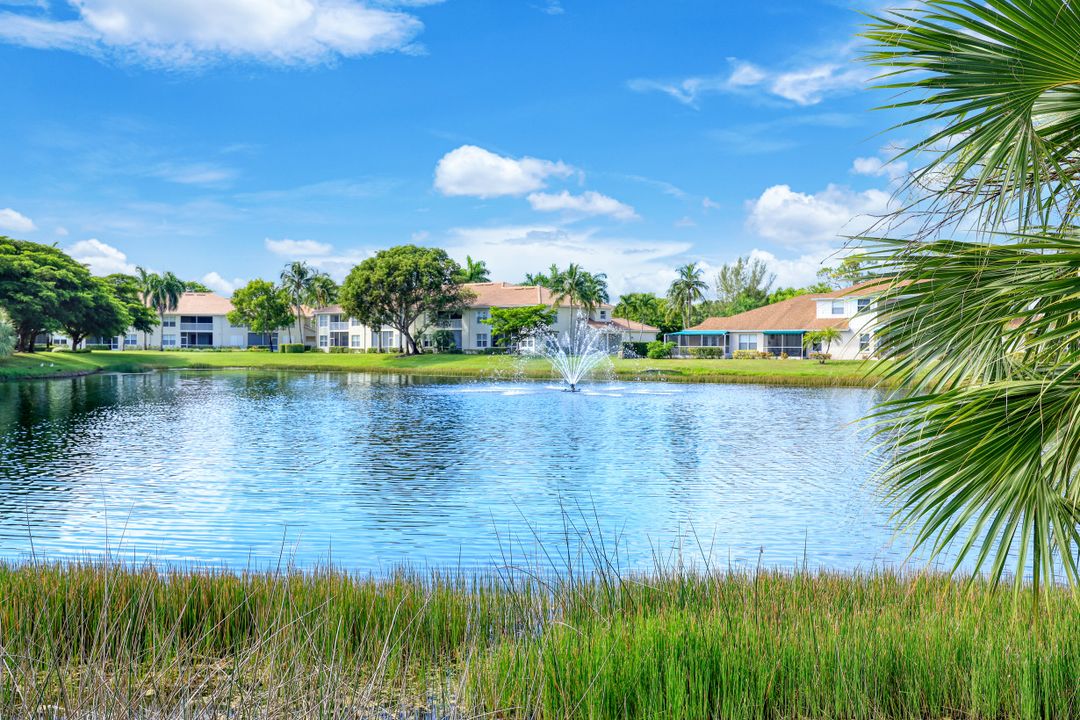 325 Dover Pl #103, Naples, FL 34104