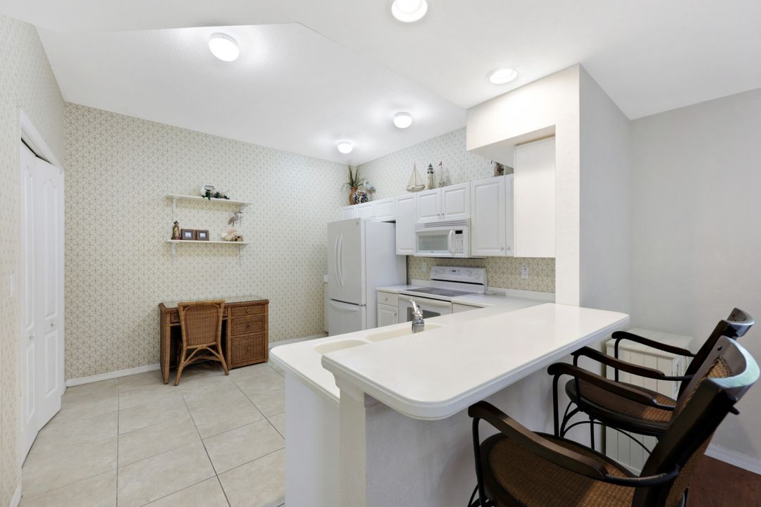 325 Dover Pl #103, Naples, FL 34104