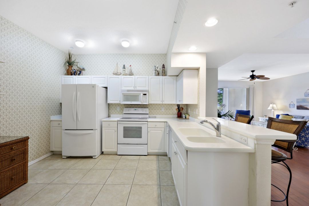 325 Dover Pl #103, Naples, FL 34104
