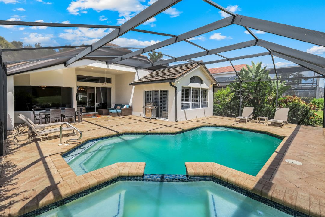 5076 Kensington High St, Naples, FL 34105