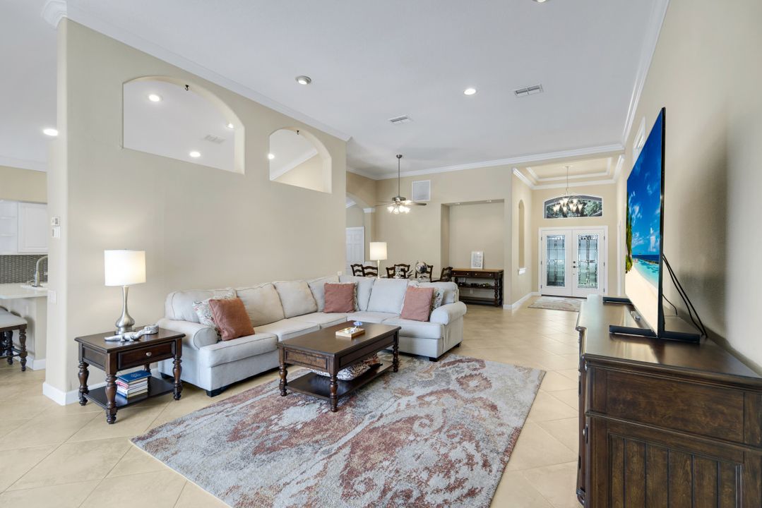5076 Kensington High St, Naples, FL 34105