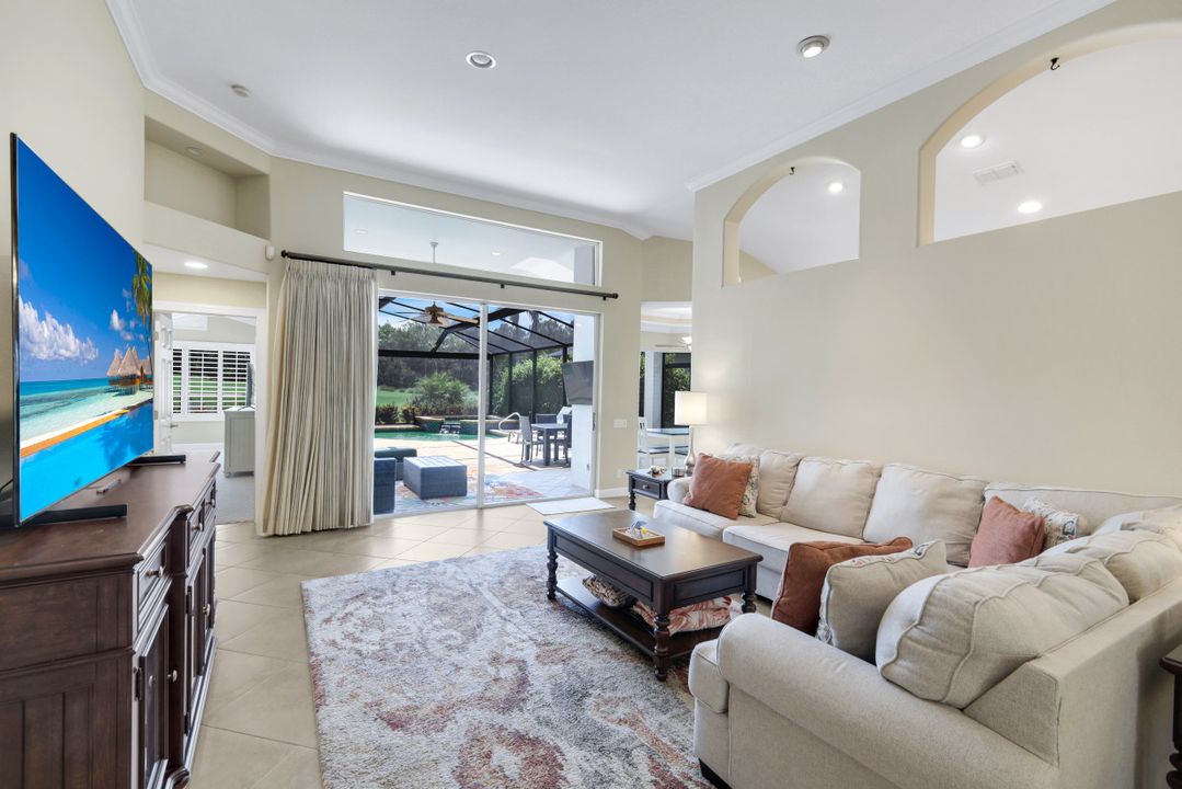 5076 Kensington High St, Naples, FL 34105