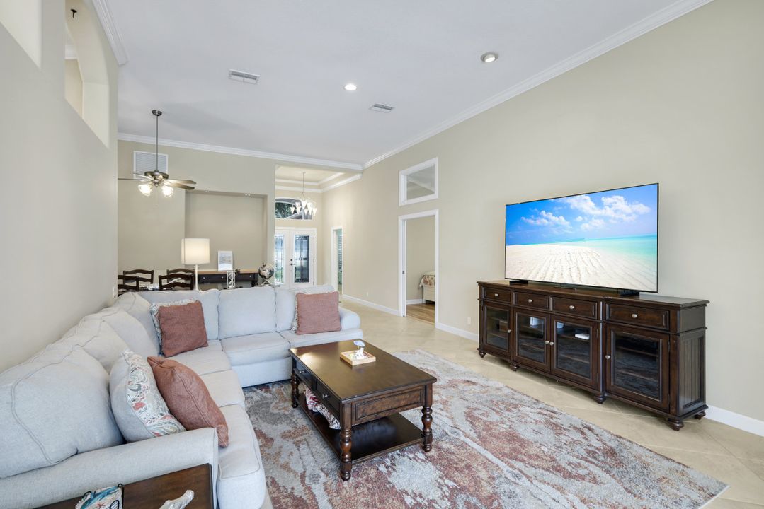 5076 Kensington High St, Naples, FL 34105
