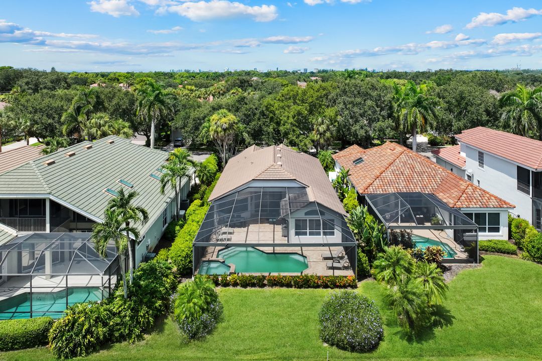5076 Kensington High St, Naples, FL 34105